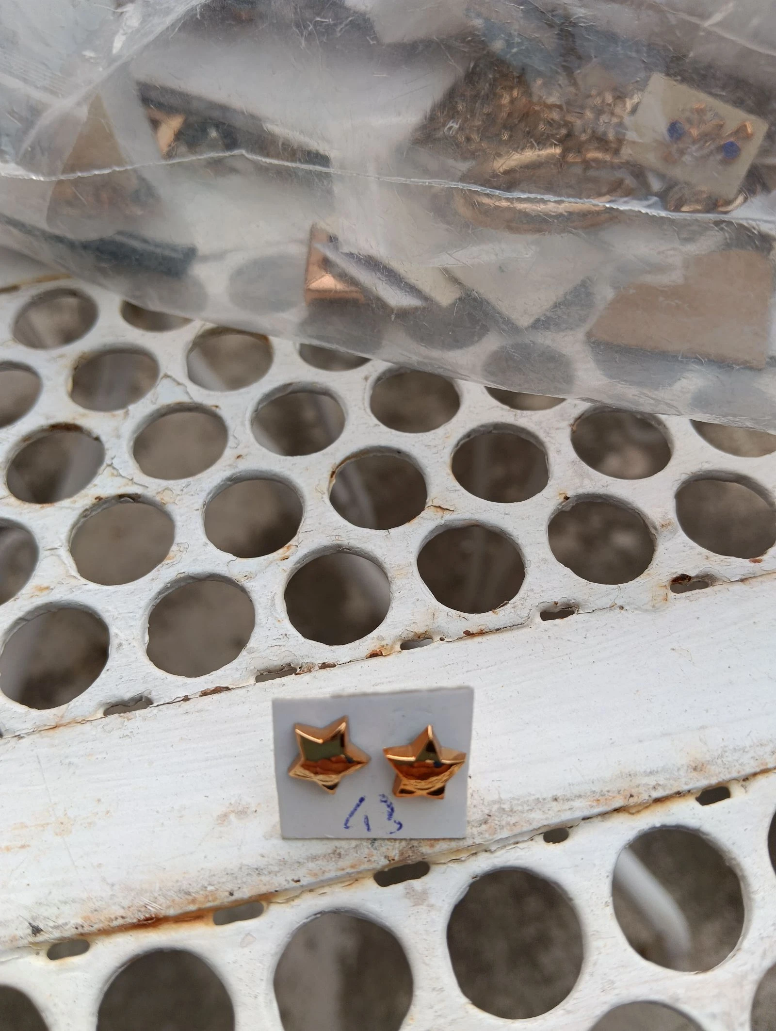Paire boucle d'oreille étoile dorés neuve 